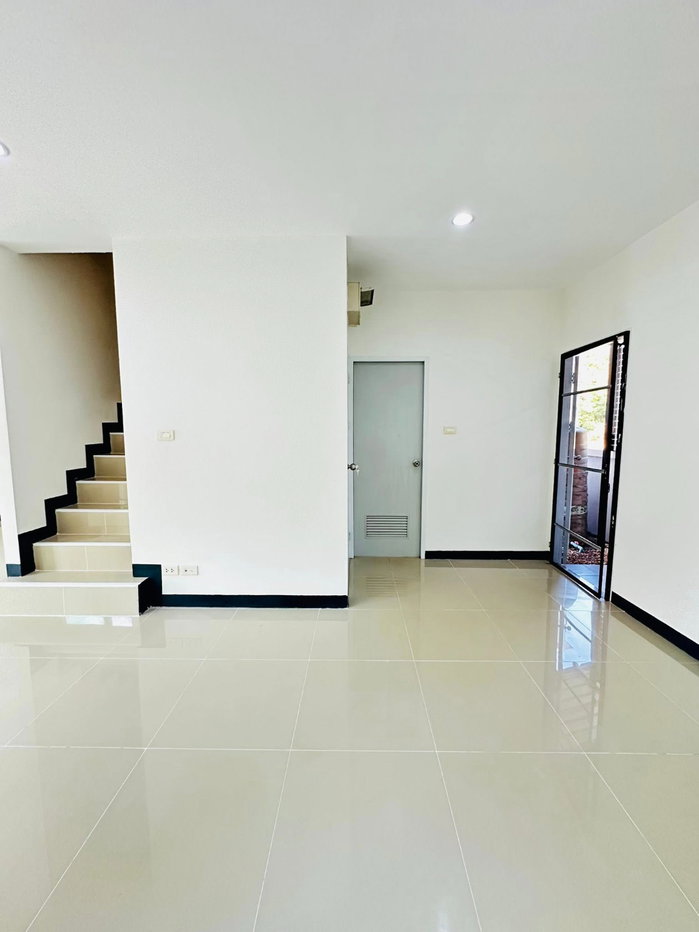 รูป บ้านเดี่ยวสองชั้นในโครงการ ทำเลหางดง เดินทางสะดวก ใกล้ตลาดและแหล่งชุมชน #หางดง ราคาเพียง 2.2 ล้านบาท #CHD101801 - รูปที่ 5/24