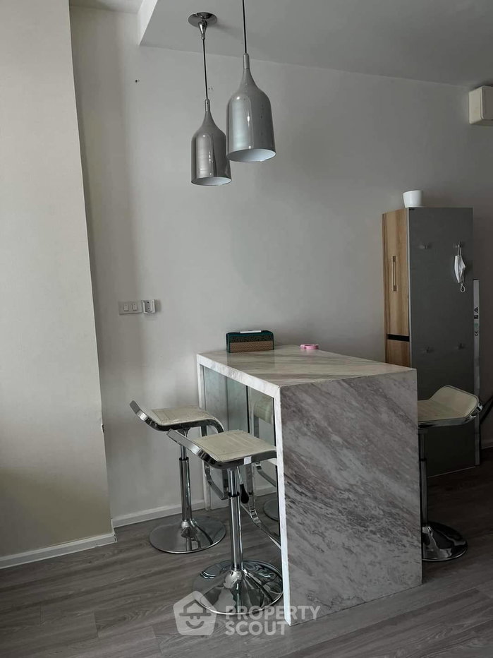 picture 2-BR Condo at Quinn Condo Ratchada 17 near MRT Sutthisan (ID 1544302) - 2/8