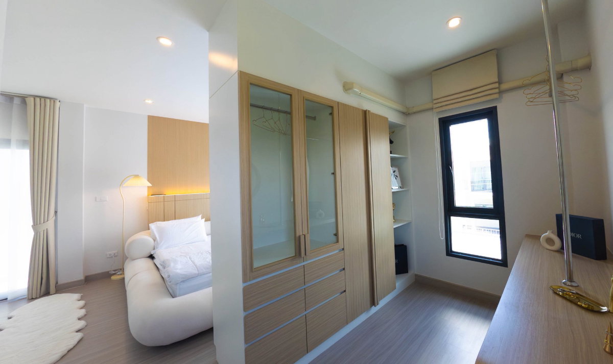 picture House in a gated community with 24-hour security. Quiet neighborhood. #A5-H0739 - 12/22