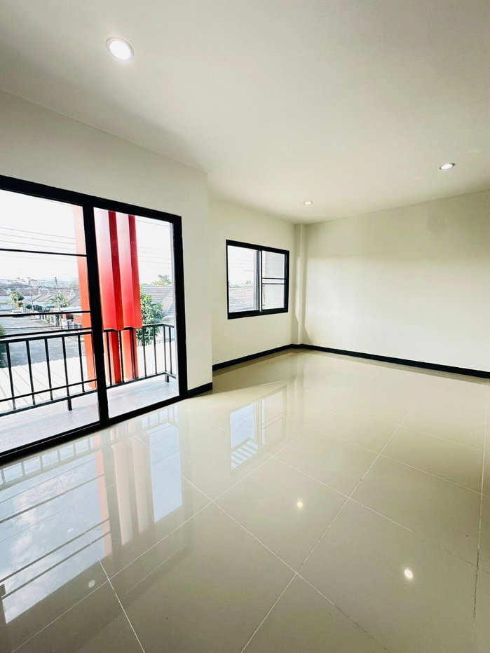 รูป บ้านเดี่ยวสองชั้นในโครงการ ทำเลหางดง เดินทางสะดวก ใกล้ตลาดและแหล่งชุมชน #หางดง ราคาเพียง 2.2 ล้านบาท #CHD101801 - รูปที่ 9/24