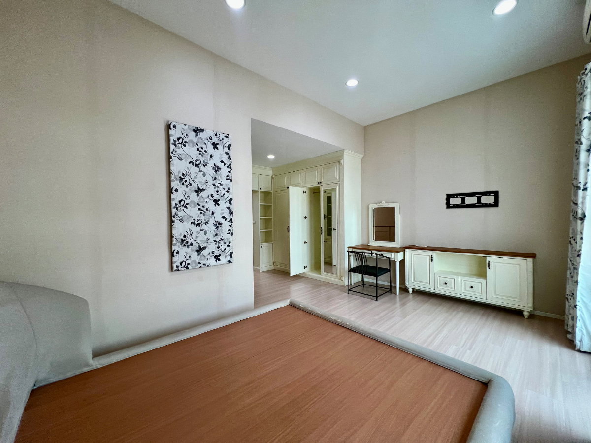 รูป ขายทาวน์โฮม 3 ชั้น บ้านกลางเมือง พระราม 9 – มอเตอร์เวย์ พร้อมเฟอร์นิเจอร์และเครื่องใช้ไฟฟ้า เข้าอยู่ได้ทันที ทำเลศักยภาพ ใกล้ทางด่วนและสนามบิน - รูปที่ 25/30