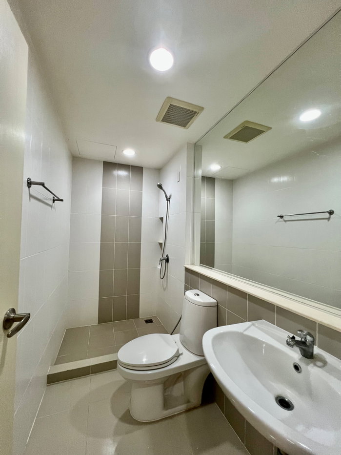 รูป ขายทาวน์โฮม 3 ชั้น บ้านกลางเมือง พระราม 9 – มอเตอร์เวย์ พร้อมเฟอร์นิเจอร์และเครื่องใช้ไฟฟ้า เข้าอยู่ได้ทันที ทำเลศักยภาพ ใกล้ทางด่วนและสนามบิน - รูปที่ 12/30