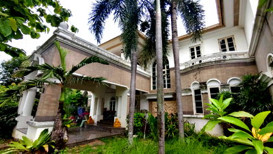 Houses for sale Bangkok : Large Corner Detached House for Sale in Laddawan Pinklao–Kanchanaphisek, 252.9 sq.wah. Special price, negotiable.