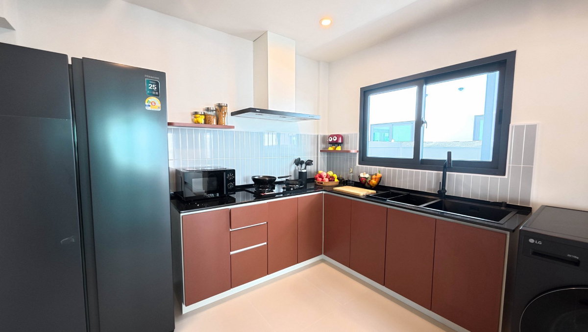 picture House in a gated community with 24-hour security. Quiet neighborhood. #A5-H0739 - 11/22