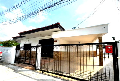 Houses for sale Bang Lamung Chonburi : Detached house Pattaya located close to Sukhumvit, near Banglaung Land Office 3beds 2baths 73square wah