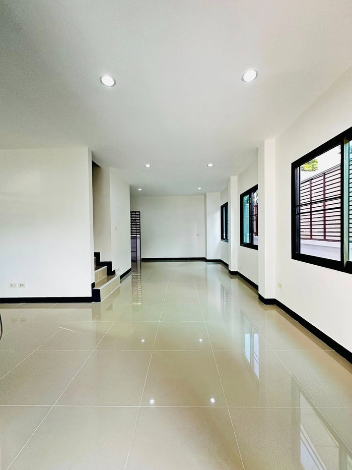รูป บ้านเดี่ยวสองชั้นในโครงการ ทำเลหางดง เดินทางสะดวก ใกล้ตลาดและแหล่งชุมชน #หางดง ราคาเพียง 2.2 ล้านบาท #CHD101801 - รูปที่ 4/24