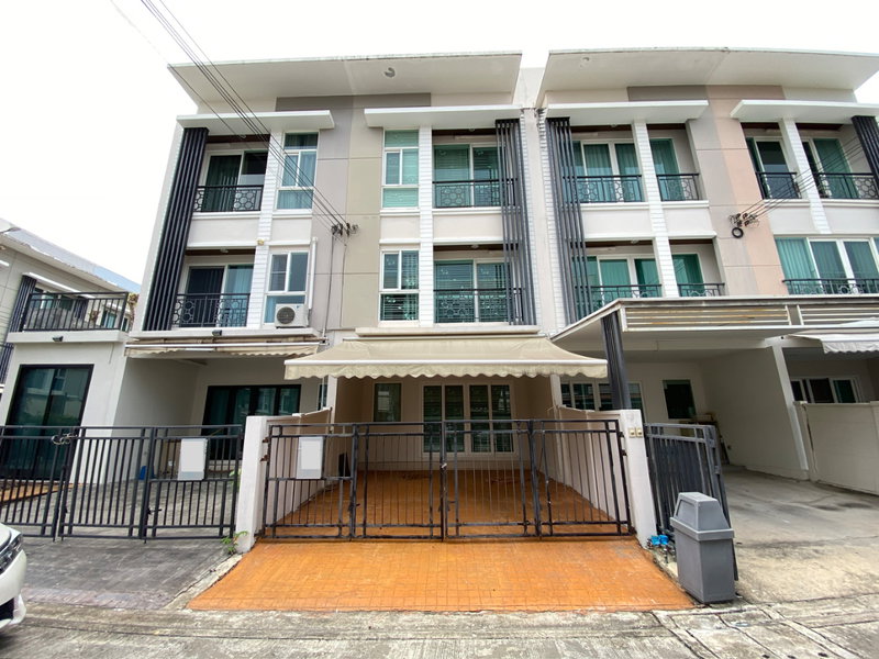 ขายทาวน์โฮม : ขายทาวน์โฮม 3 ชั้น บ้านกลางเมือง พระราม 9 – มอเตอร์เวย์ พร้อมเฟอร์นิเจอร์และเครื่องใช้ไฟฟ้า เข้าอยู่ได้ทันที ทำเลศักยภาพ ใกล้ทางด่วนและสนามบิน