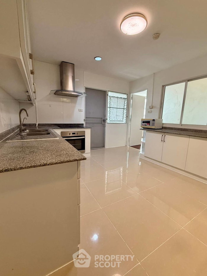 picture 3-BR Condo at DS Tower 1 near BTS Phrom Phong (ID 2943345) - 6/13