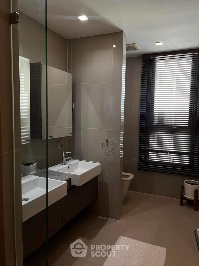 picture 2-BR Condo at Quinn Condo Ratchada 17 near MRT Sutthisan (ID 1544302) - 4/8