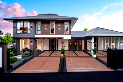 Houses for sale Hang Dong Chiang Mai : 🔥 Brand new luxury pool villa in the heart of Kad Farang just a 1-minute walk away! Super luxury, ready to move in, with top-level features. 🔥