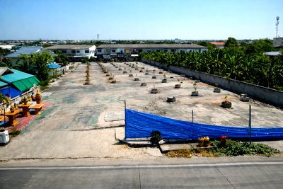 ที่ดิน เขตหนองแขม : ขายที่ดินเพชรเกษม ถนนเลียบคลองฝั่งเหนือ ถมแล้ว ล้อมรั้ว ราคาถูก 1-3-50 ไร่ 