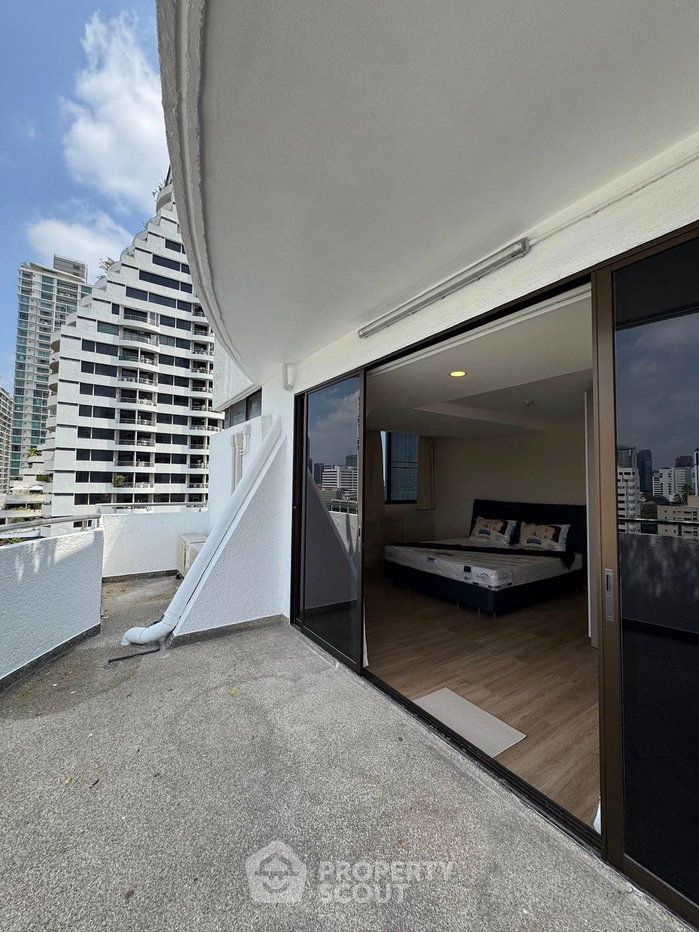 picture 2-BR Condo at Supalai Place Sukhumvit 39 near BTS Phrom Phong (ID 2951346) - 3/7