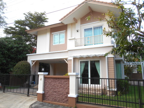 A house two storey for rent with 3 bedrooms,3 toilets and 1 kitchen. #ADK-H0224