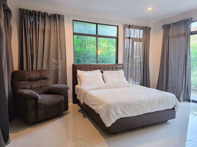 4-bed house for rent, 400 sqm, 107 sq wah, The Plam Pattanakarn