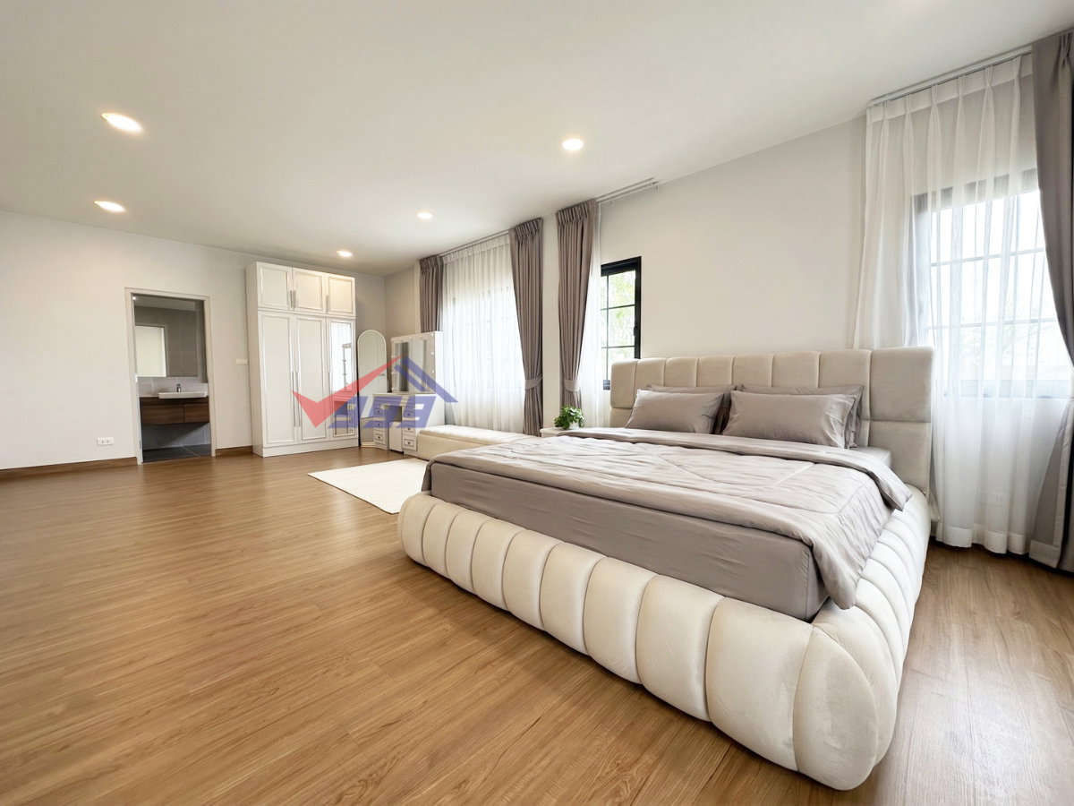 picture 🏡 House for Rent: 4 Bedrooms at Centro Bangna REF. 062HRB  - 14/28
