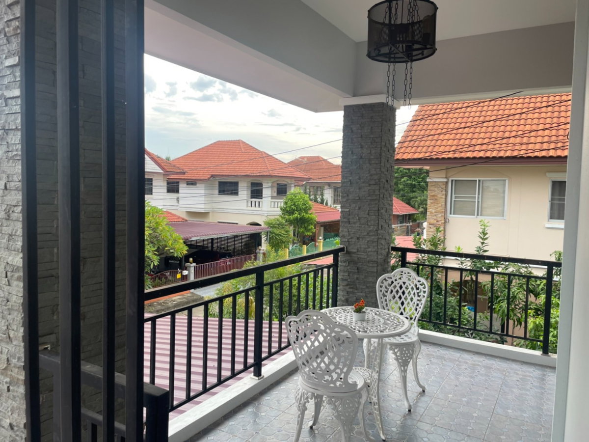 picture Two storey house for rent with 4 bedrooms, 3 bathrooms.  #A4-H0446  - 11/14