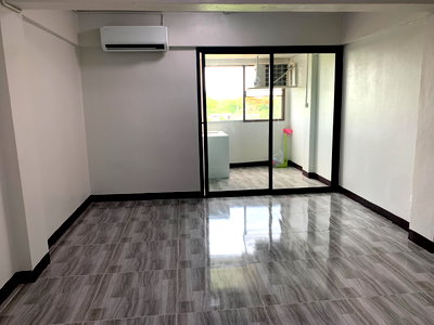 Condos for rent Bangkok : Condo for rent at Intraview, newly renovated unit, Soi Phraya Suren 19, Bang Chan, Khlong Sam Wa, Bangkok.