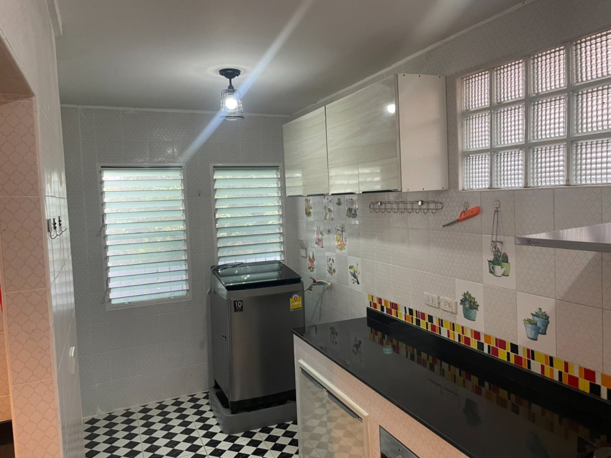 picture Two storey house for rent with 4 bedrooms, 3 bathrooms.  #A4-H0446  - 12/14