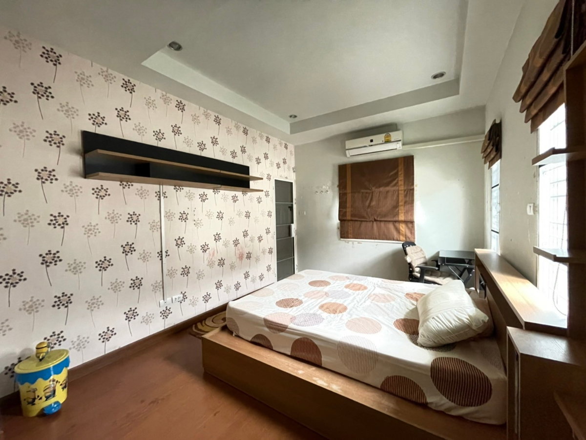 รูป บ้านในโครงการบ้านเงียบสงบ ระบบรักษาความปลอดภัย 24 ชม. บ้านมือสองสภาพใหม่หลังใหญ่ #C4MG100535 - รูปที่ 9/17