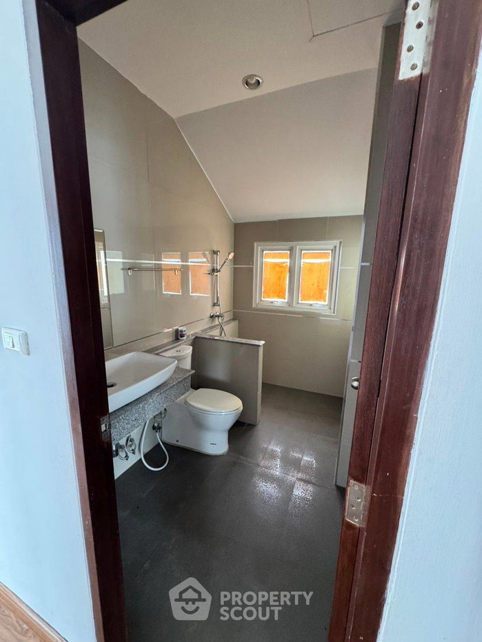 picture 3-BR Townhouse near BTS Ekkamai (ID 2953830) - 11/14