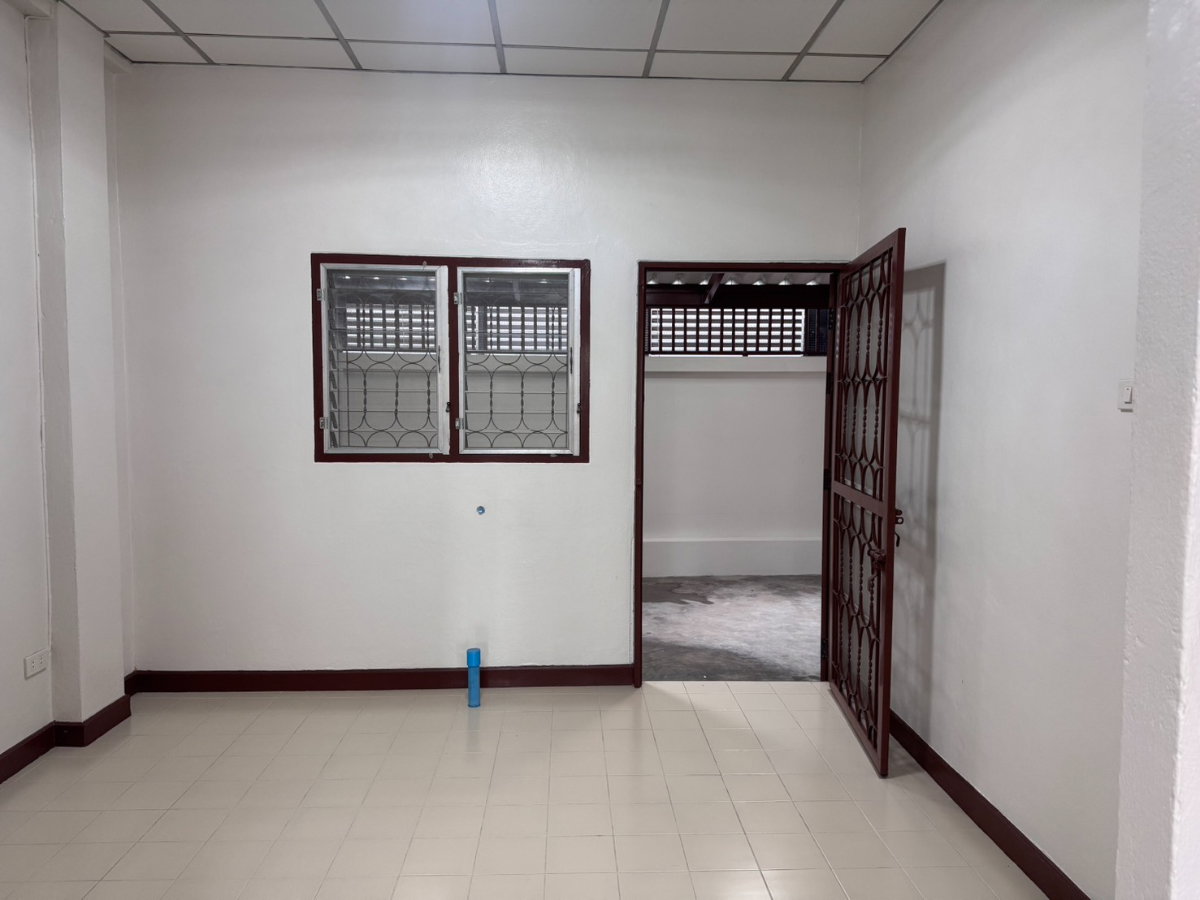 รูป ให้เช่า ทาวน์เฮาส์ 3 ชั้น ในหมู่บ้านพิบูลย์บางซื่อ รีโนเวทใหม่ 4 ห้องนอน มีแอร์ ทำเลดี ติดถนนใหญ่ - รูปที่ 6/7