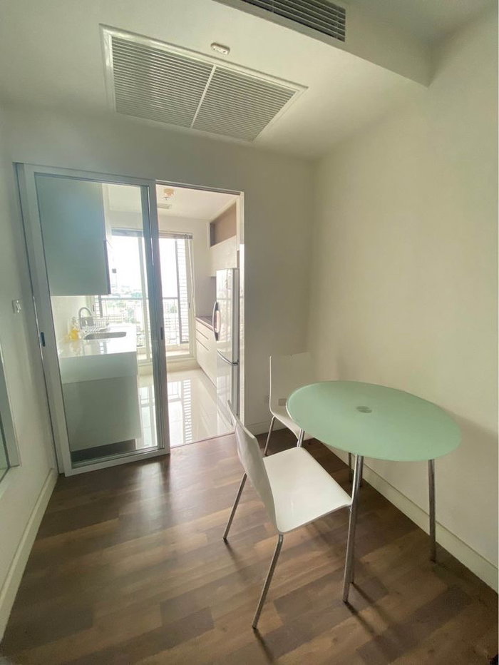 picture 𝐓𝐡𝐞 𝐑𝐨𝐨𝐦 𝐒𝐚𝐭𝐡𝐨𝐫𝐧 𝐓𝐚𝐤𝐬𝐢𝐧 ✨Fully furniture and electronic appliance //Ask more info LineID:@thirdproperty - 6/9