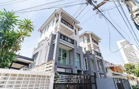 3-BR Townhouse near BTS Ekkamai (ID 2953830)