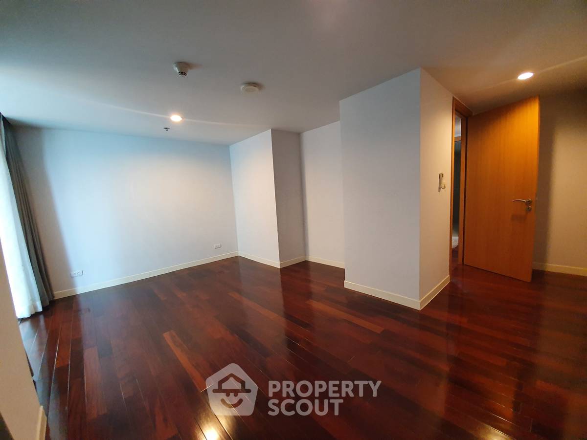 picture 4-BR Condo at Circle Condominium near MRT Phetchaburi (ID 2749962) - 17/30