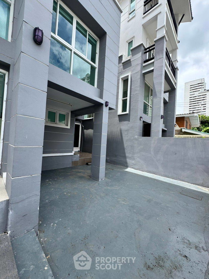 picture 3-BR Townhouse near BTS Ekkamai (ID 2953830) - 14/14