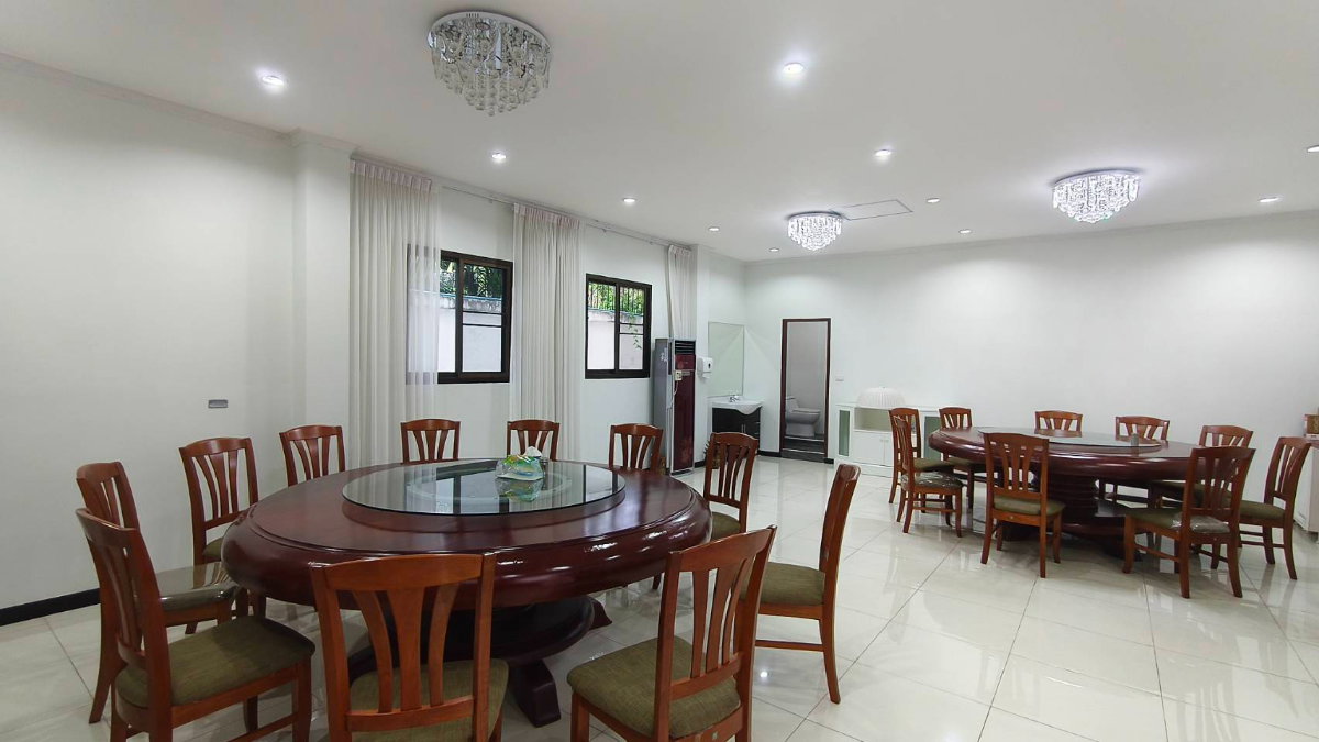 รูป 📢 [ขาย] ✨ บ้านหรู ซอยท่าข้าม 8 ✨ จำนวน 7 ห้องนอน 8 ห้องน้ำ, ตกแต่งพร้อมพักอาศัย พร้อมห้องใต้ดินส่วนตัว, ใกล้ BASIS International School - รูปที่ 16/20