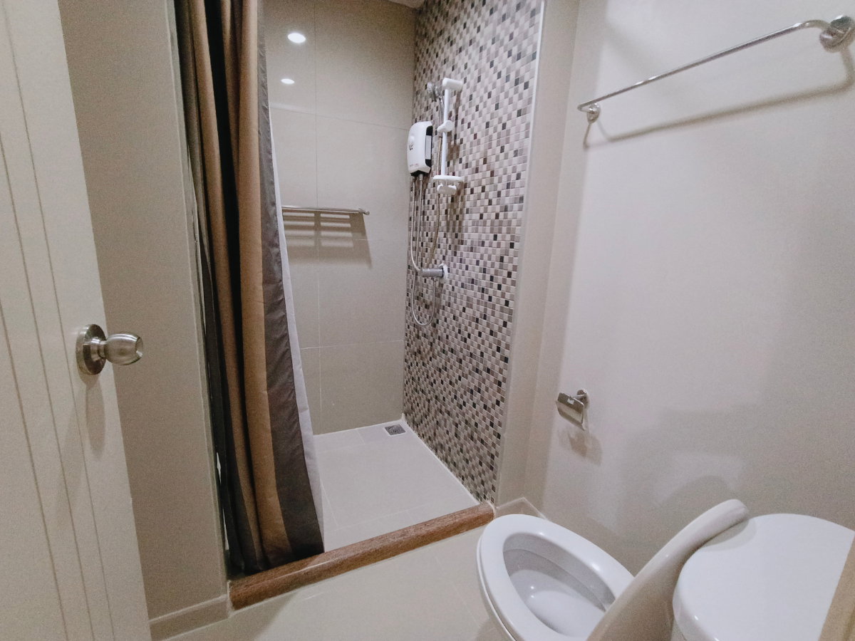รูป ให้เช่าคอนโด ฟ้าโดม ตึก A 65 ตรม. 2 นอน ติดสวน เฟอร์ครบ มีเครื่องซักอบผ้า ใกล้ ม.ธรรมศาสตร์รังสิต (TR1314) - รูปที่ 11/12