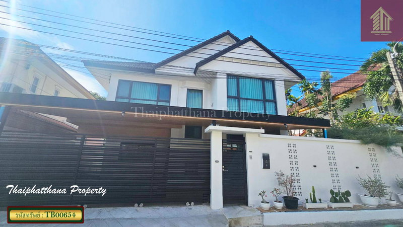 ขายบ้านเดี่ยว : หมู่บ้านกรองทอง พาวิลเลี่ยน เฉลิมพระเกียรติ ร.9 บ้านเดี่ยวรีโนเวทใหม่ สวย หรู มีสไตล์
