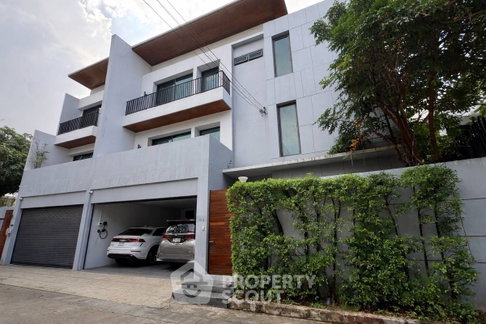 บ้าน 3-ห้องนอน ใกล้ BTS พร้อมพงษ์ (ID 2946009)