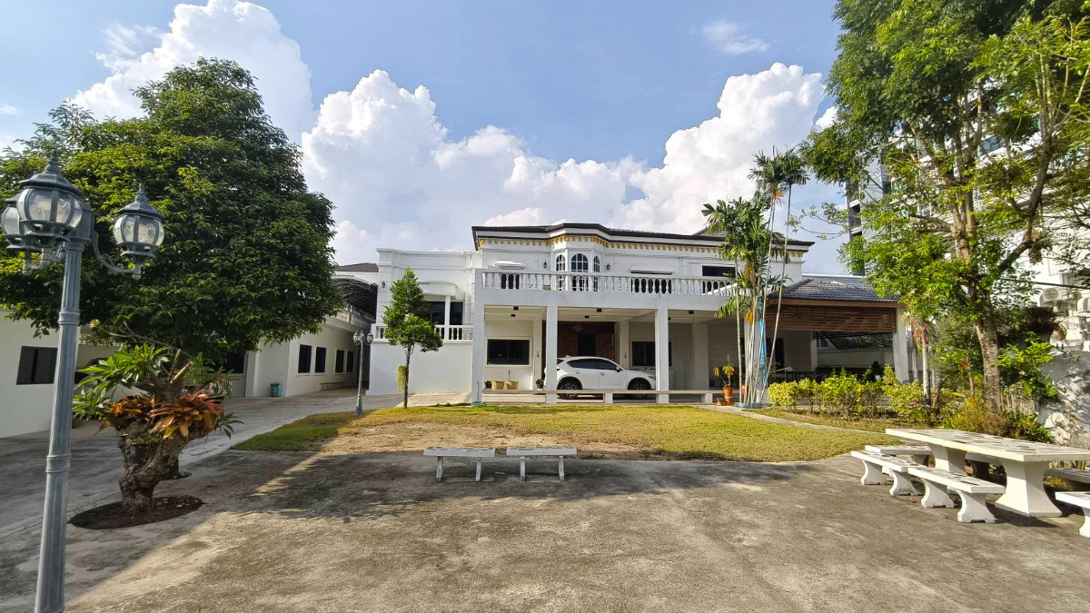 รูป 📢 [ขาย] ✨ บ้านหรู ซอยท่าข้าม 8 ✨ จำนวน 7 ห้องนอน 8 ห้องน้ำ, ตกแต่งพร้อมพักอาศัย พร้อมห้องใต้ดินส่วนตัว, ใกล้ BASIS International School - รูปที่ 2/20