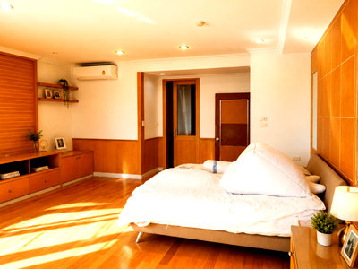 Condos for rent : Luxury Riverside Condominium at Riverine Place, Nonthaburi Rare Unit | 3 Bedrooms, 4 Bathrooms | 235.93 sq.m.