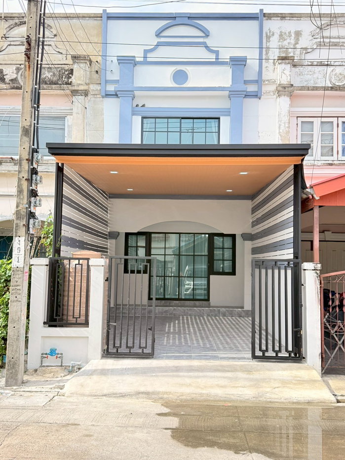 รูป ทาวน์เฮ้าส์ รีโนเวทใหม่ ทำเลดี หมู่บ้านพูนสินธานี1 ซ.พูนทอง6 ซอยเคหะร่มเกล้า 64 แขวงคลองสองต้นนุ่น เขตลาดกระบัง ใกล้รถไฟฟ้า - รูปที่ 2/21