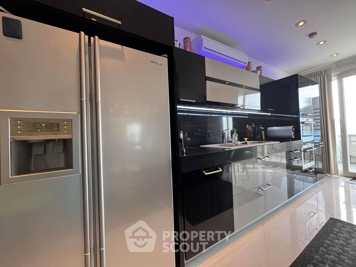 picture 2-BR Condo at The Peak Towers close to Phratamnak (ID 1991451) - 5/9