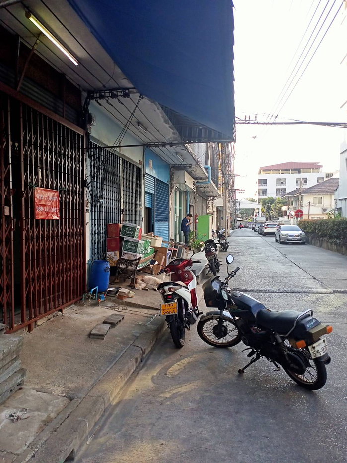 รูป ให้เช่าอาคารพาณิชย์5ชั้น จันทน์32 มีห้องน้ำและห้องนอนทุกชั้น ใกล้สถานีรถไฟฟ้าสุรศักดิ์ เหมาะสำหรับทำธุรกิจหรืออยู่อาศัย - รูปที่ 10/11