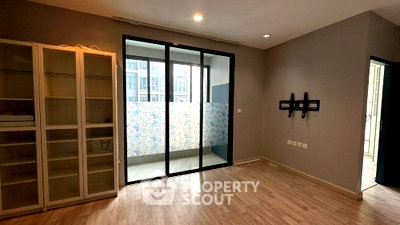 Condos for sale : Well-Priced 2-BR 42 Sqm Condo, Ideo Mobi Sathorn, 80m to BTS Krung Thon Buri (ID 1512238)
