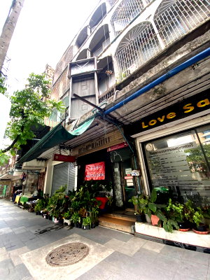 Shophouses for sale Ramkhamhaeng 33 : Sale Commercial Building 18 Sq.wa 
