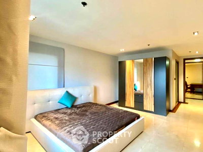 Condos for sale Nana Nuea Pier : 3-BR Condo at Kallista Mansion near ARL Makkasan (ID 2513954)
