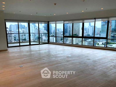 Condos for rent Rama 3 Road : 4-BR Condo at The Lakes Bangkok near BTS Asok (ID 515076)