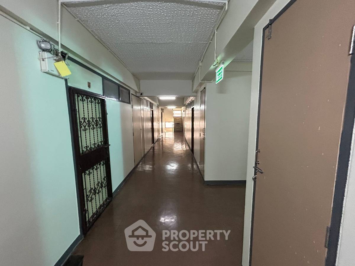 picture 2-BR Condo at Ruenruedee Condominium near BTS Phloen Chit (ID 2830202) - 3/8