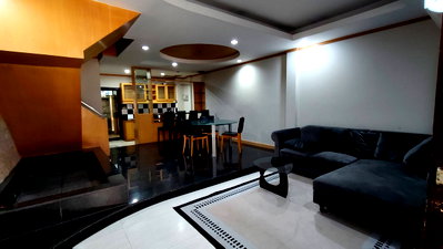 Townhouses for rent Bangkok : [VR0320] 🔥 30,000 THB/m | 3-Story Townhome Near The Nine Rama 9 (300m) | 3BR 3BA with Large Jacuzzi | Prime Connectivity to Thonglor & Motorway 🔥