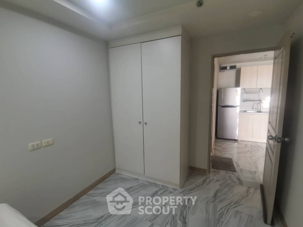 picture 1-BR Condo at Resorta Yen-Akat near MRT Khlong Toei (ID 2147398) - 4/7