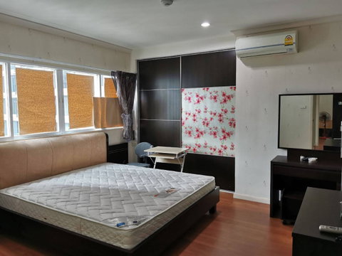 P-359265 — For Sale with Tenant: Grand Park View Asoke Condo 16th Wattana School View Near MRT Phetchaburi. 085-592-2897 Line: @easythaihome