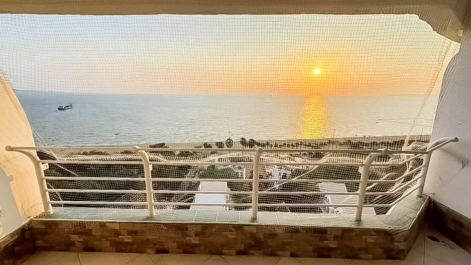 picture Metro Jomtien Condotel Studio Condo for Sale Sea View - 1/6
