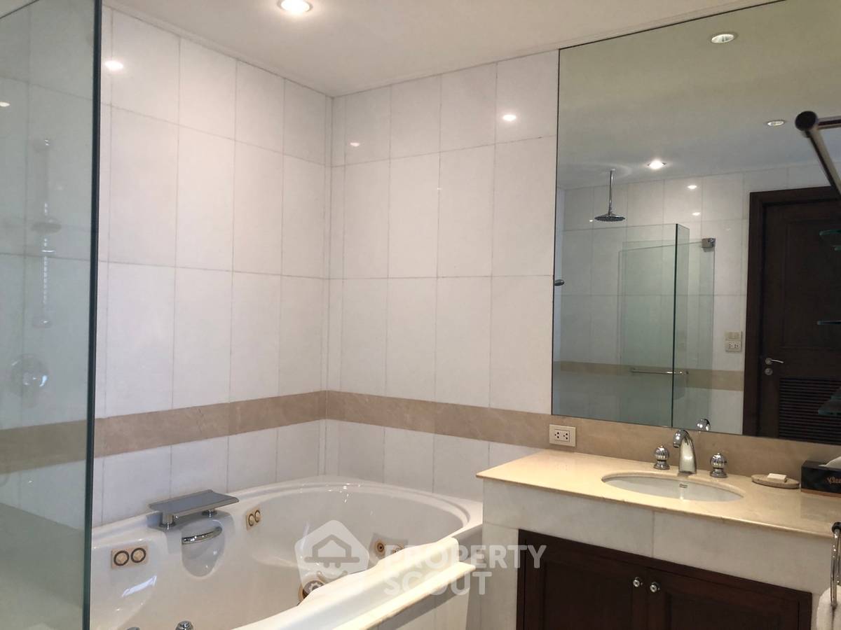 picture 4-BR Condo at Las Colinas near BTS Asok (ID 566147) - 37/40