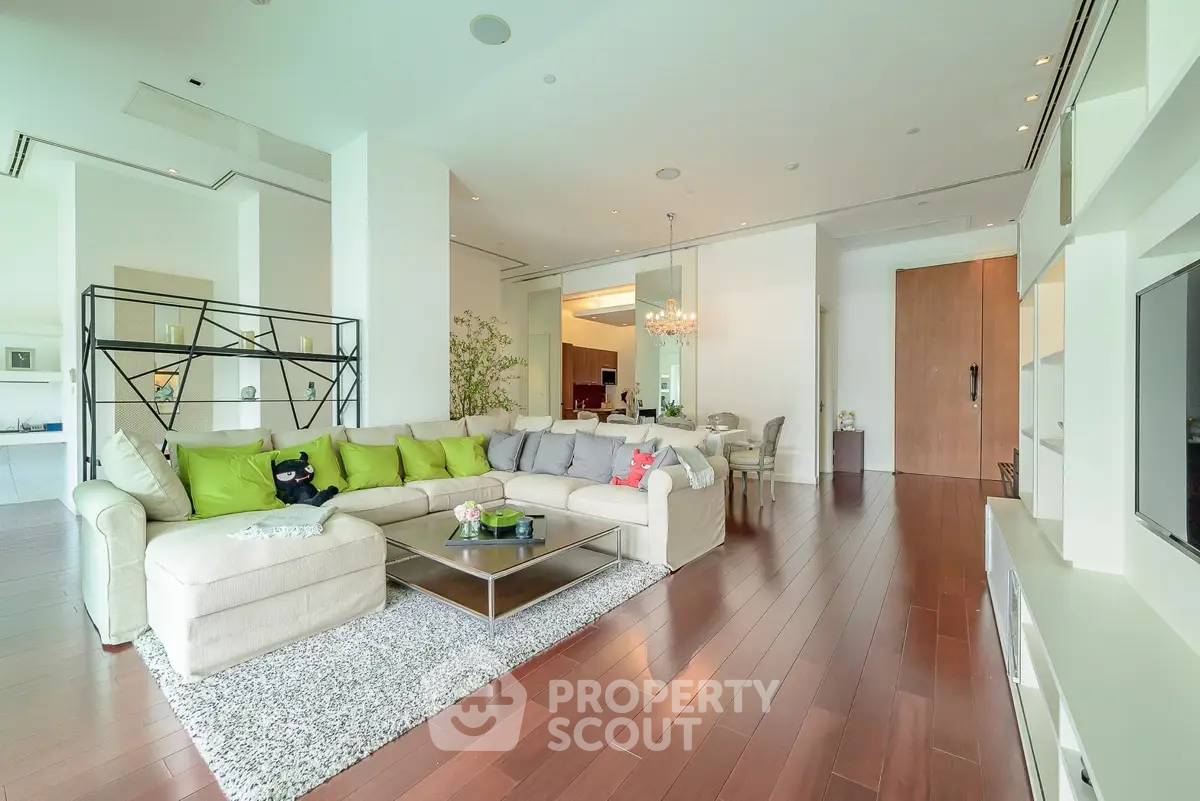 รูป คอนโด 2-ห้องนอน ที่ เลอ รัฟฟิเน่ สุขุมวิท 39 คอนโดมิเนียม ใกล้ BTS พร้อมพงษ์ (ID 2874646) - รูปที่ 1/28