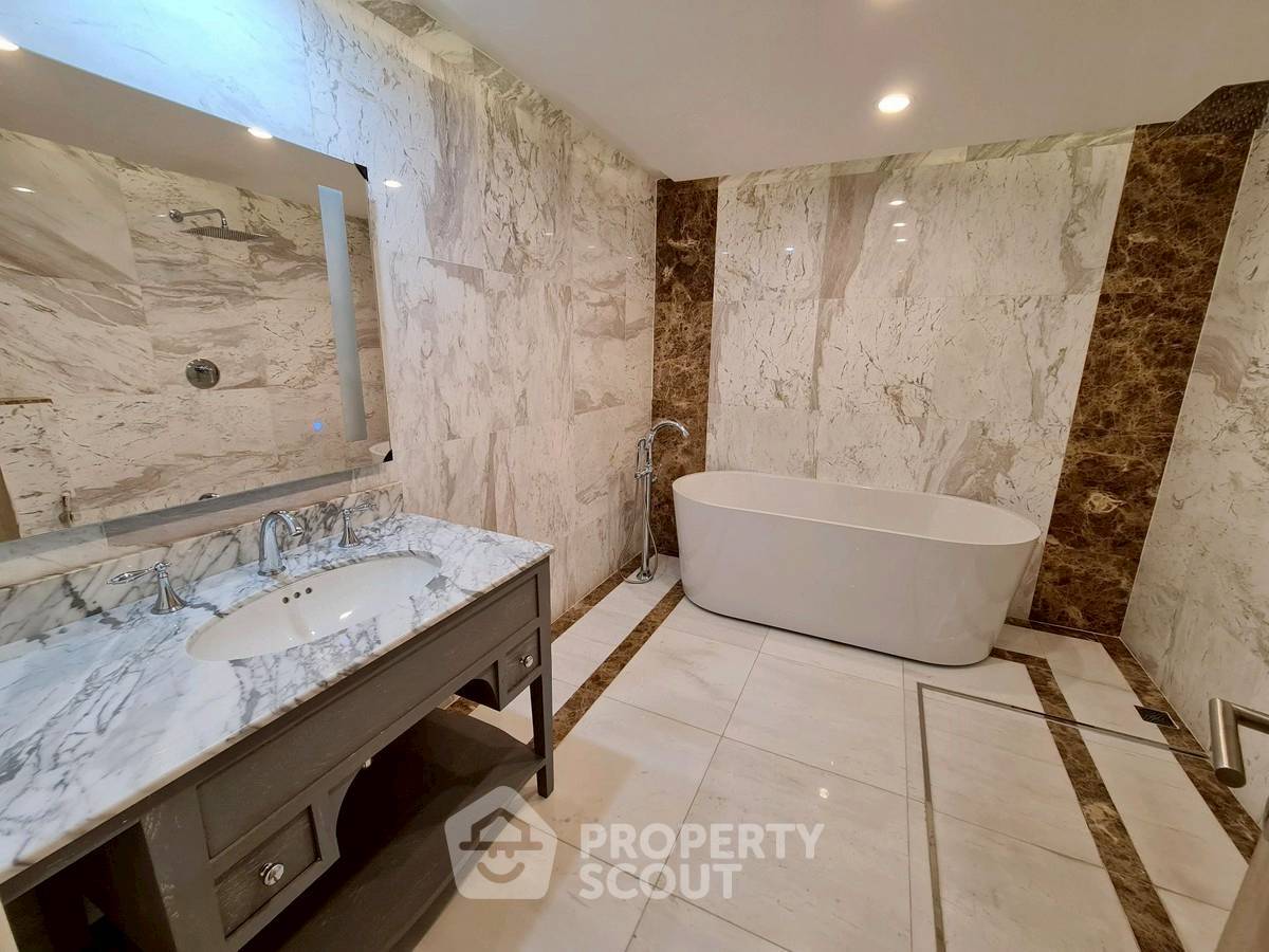 picture 4-BR Condo at H Sukhumvit 43 near BTS Phrom Phong (ID 2513803) - 11/15